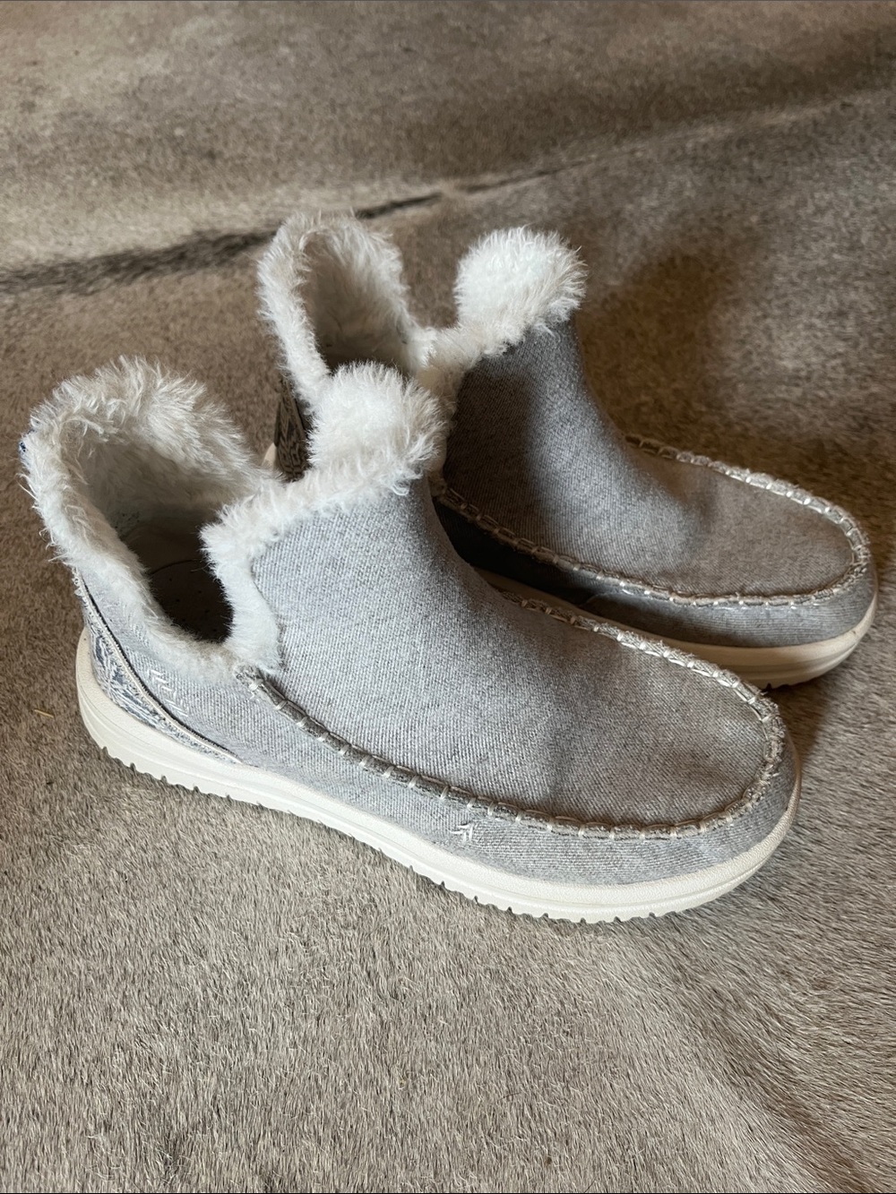 Hey Dude Women's Heather Gray Faux-Fur Trim Slip-Ons